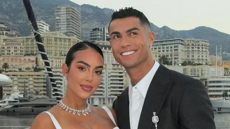 Tras nueve años conviviendo y cinco hijos, Cristiano Ronaldo le propuso casamiento a Georgina